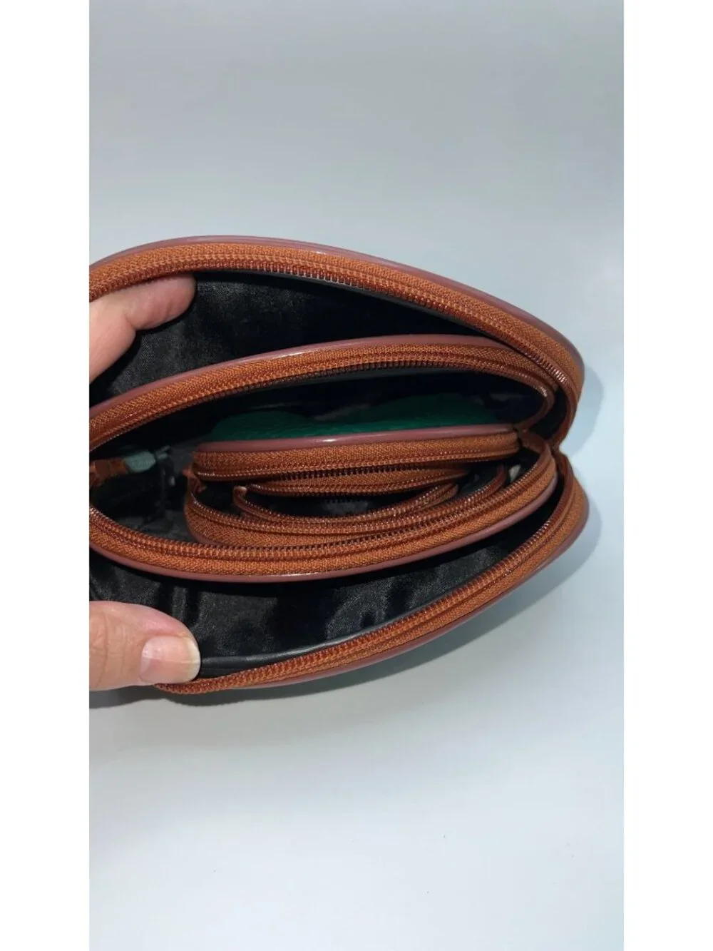 Set Of 4 Green Faux Leather Zip Pouches With Brown Trim - Picture 3 of 7